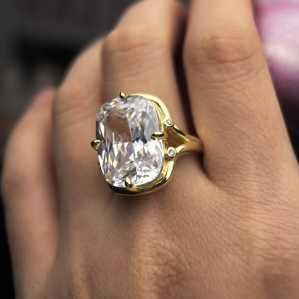 Trace Elongated Cushion Ring