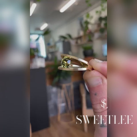 Clip Setting 1.5ct Peridot Sapphire Split Shank Engagement Ring