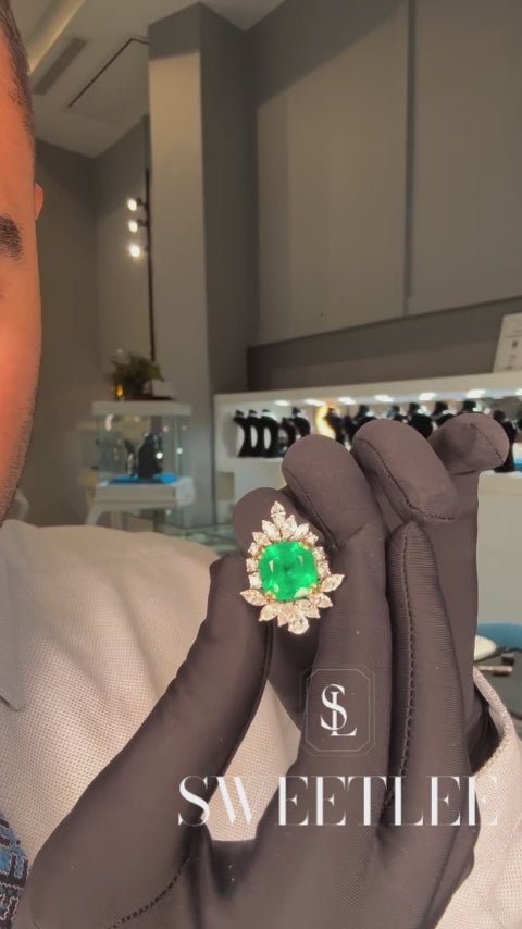 4ct Cushion Cut Vivid Green Emerald Moissanite Ring
